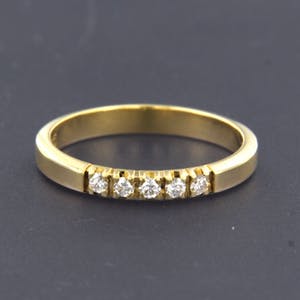 18K Goud - rijring bezet met briljant geslepen diamant totaal circa 0.15 ct, ringmaat 18 kopen? Bied vanaf 240!