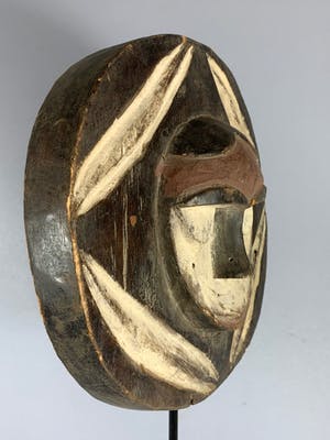 Kwele - Tribal used African Mask from the Kwele - Gabon. kopen? Bied vanaf 35!