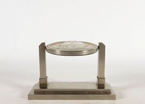 Nieuwe Kunst - Opaline persglas, Plaquette van Maria in metalen montuur kopen? Bied vanaf 1!