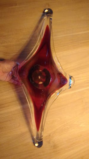 Niet of onleesbaar gesigneerd - Prachtige transparante schaal - bordeaux gevlamd kopen? Bied vanaf 1!