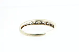 91 - Elegante 9 krt bwgg goud & diamanten (0.40ct) rij- ring kopen? Bied vanaf 170!