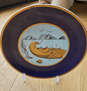 Salvador Dali - Porseleinen bord "Waterman/ Acuario" - diameter 21 cm - 75/5000 kopen? Bied vanaf 50!