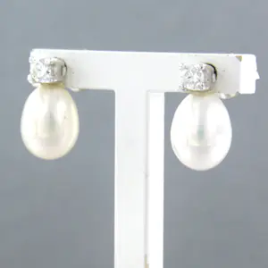 18k wit gouden oorknoppen met parel en briljant geslepen diamant kopen? Bied vanaf 280!