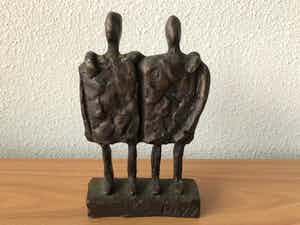 Jos Gielen - Massief bronzen beeld "VRIENDEN " verkocht voor € 65!