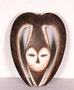 Kwele - Houten Ekuk handmasker met omgeslagen hoorns verkocht voor € 1!
