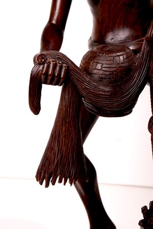 Niet of onleesbaar gesigneerd - Grote tropisch houten sculptuur - Visser met net - Djati hout - Fillipijnen kopen? Bied vanaf 1!