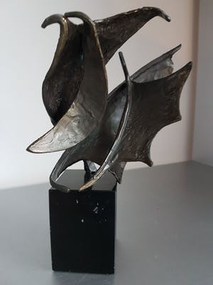 Bernadette Leijdekkers - Brons beeld " de wind in de zeilen " kopen? Bied vanaf 50!