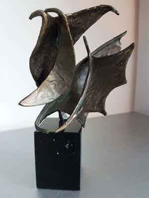 Bernadette Leijdekkers - Brons beeld " de wind in de zeilen " verkocht voor € 50!