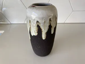 Niet of onleesbaar gesigneerd - Vintage aardewerk vaasje met druipglazuur kopen? Bied vanaf 1!