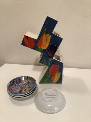 Plateelfabriek Schoonhoven N.V. - Vintage tulpenvaas en vier kleine schaaltjes kopen? Bied vanaf 15!