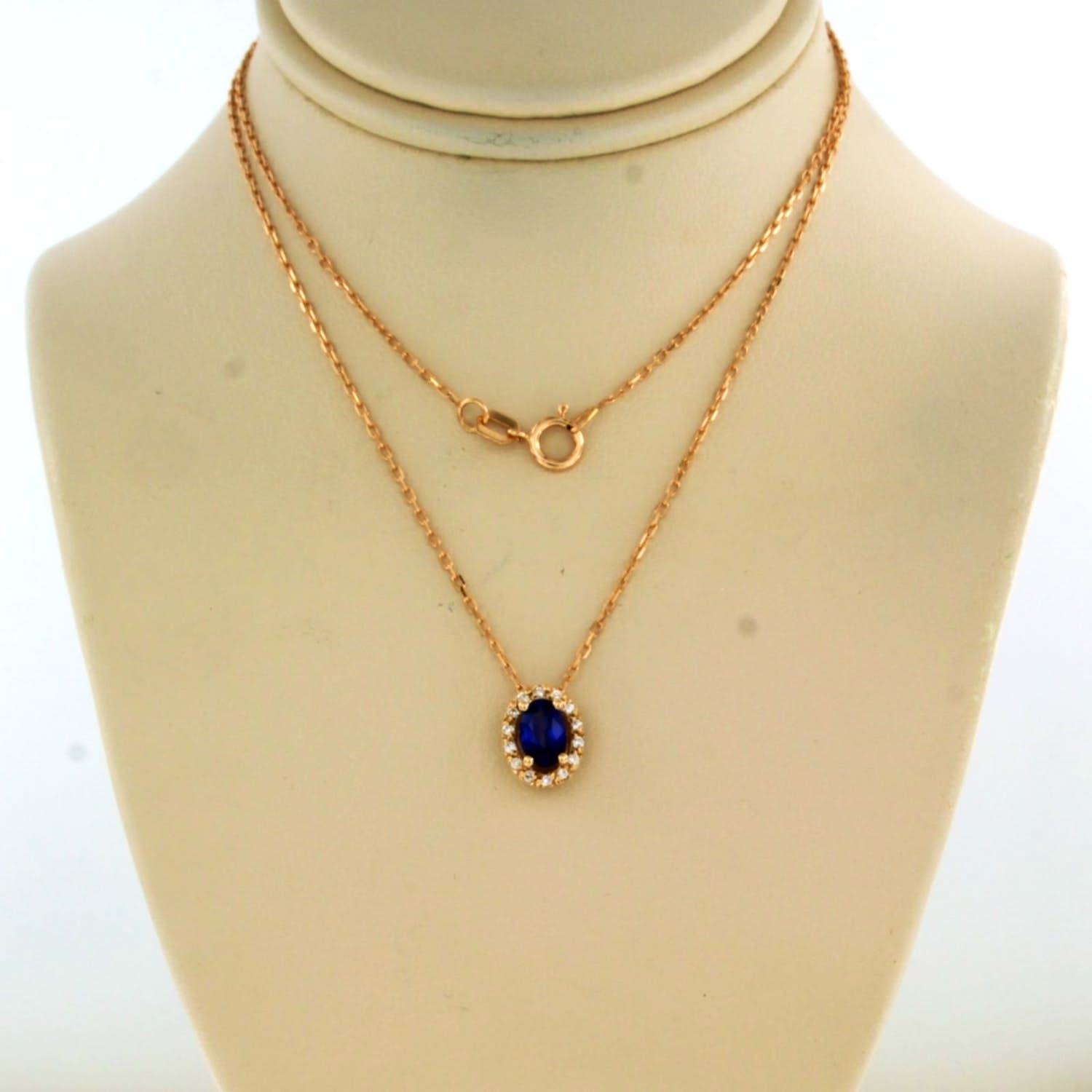 14k gouden collier met hanger bezet saffier en briljant geslepen diamant 0,10ct kopen? Bied vanaf 215!