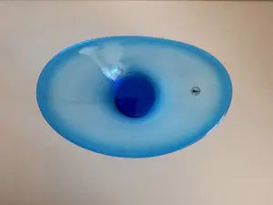 Per Lutken - Holmegaard; asymmetrische schaal in prachtige blauwe kleur kopen? Bied vanaf 69!