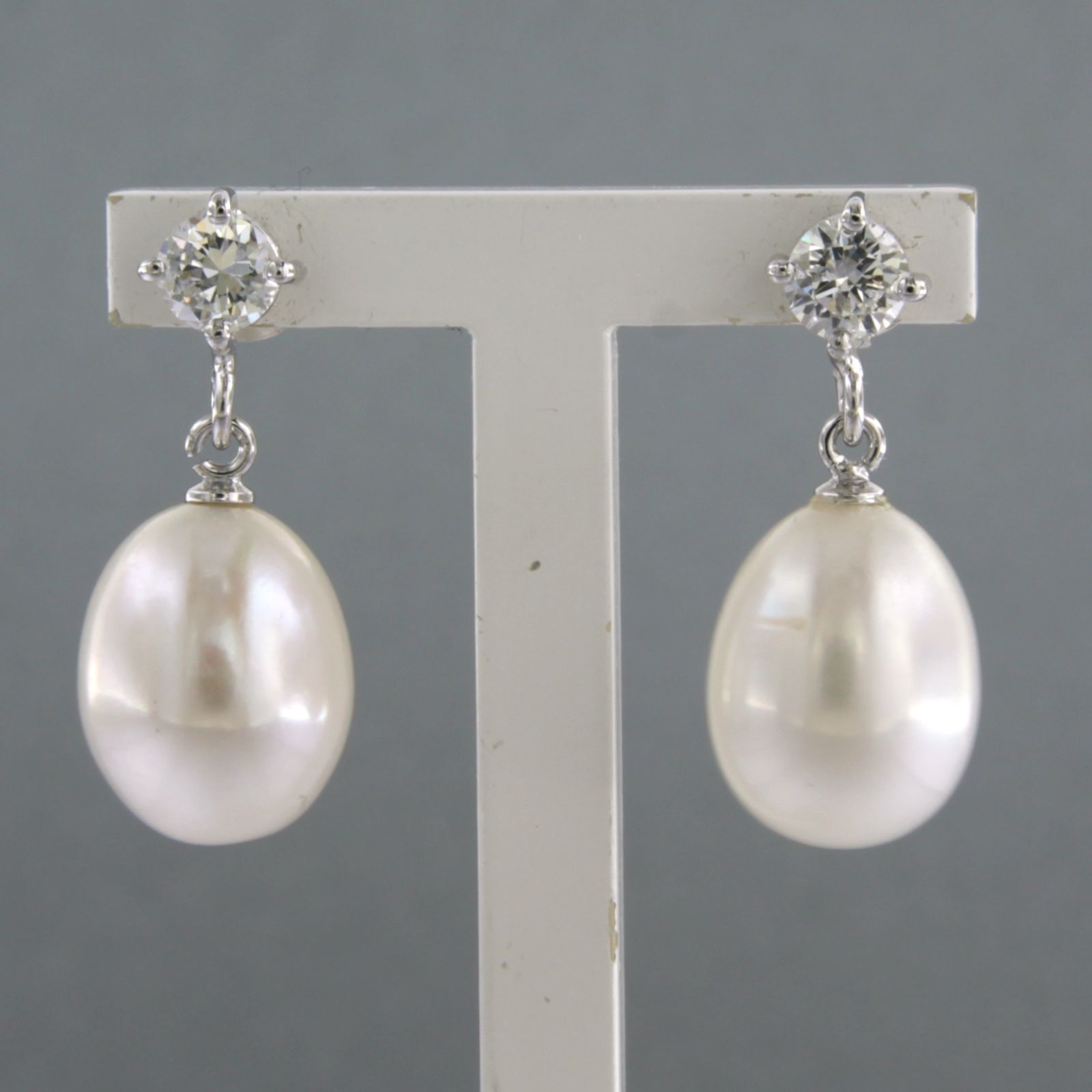 18k witgouden oorhangers met parel en briljant geslepen diamant tot. 0.40 ct kopen? Bied vanaf 460!