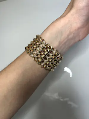 Opvallende 18 karaat geelgouden brede armband kopen? Bied vanaf 7000!