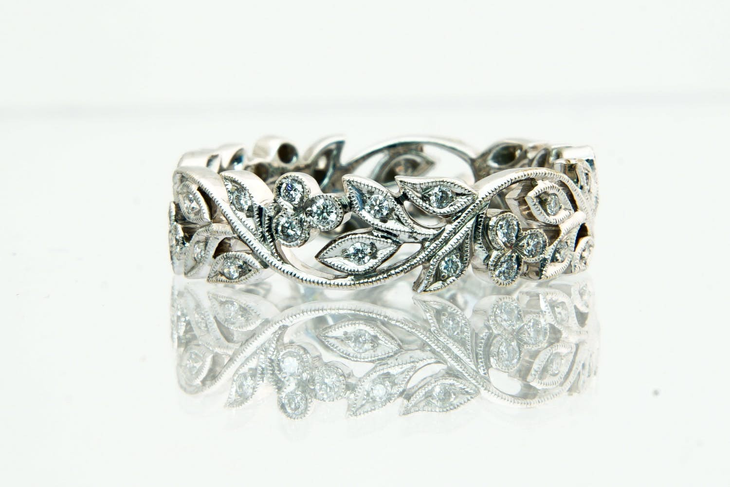 32- Exclusieve Art Nouveau stijl 18 krt witgoud & diamant 0.55ct alliance ring kopen? Bied vanaf 460!