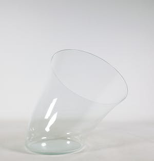 Bert Frijns - Glas, Leunende vaas kopen? Bied vanaf 250!