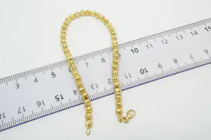 83 - Elegante 18Krt geelgouden armband met gegraveerde balletjes kopen? Bied vanaf 260!