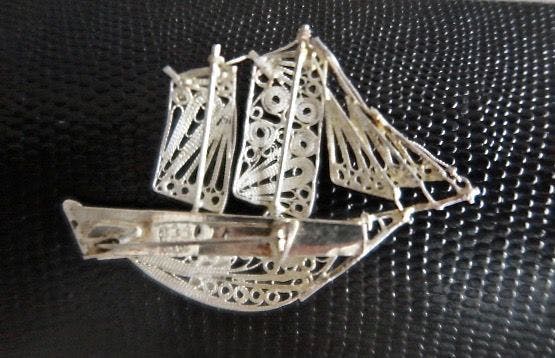 Niet of onleesbaar gesigneerd - Zilversmid Melis en ter Weijden - Filigrain broche: Schip - Zilver 835 kopen? Bied vanaf 1!
