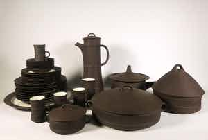 Jens Quistgaard - Aardewerk, Uitgebreid Flamestone servies voor Dansk Design verkocht voor € 50!
