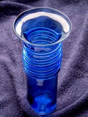 Glasblazerij Leerdam - Gedraaide blauwe glazen vaas. kopen? Bied vanaf 35!