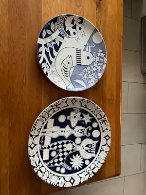 Toine Corstjens - Twee heel mooie borden , in heel goede staat kopen? Bied vanaf 150!