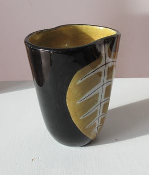 Luzerner Keramik - Vrij gevormd Fifties hand beschilderd vaasje kopen? Bied vanaf 19!