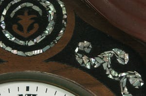 Curiosa - Franse klok ingelegd met paarlemoer kopen? Bied vanaf 100!