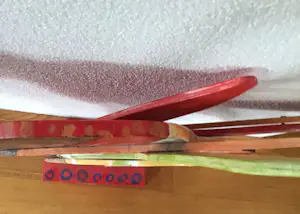 Niet of onleesbaar gesigneerd - Houten kleurrijk sculptuur van vogel kopen? Bied vanaf 1!