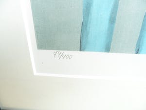 Klaas Gubbels - Zeefdruk, zwarte kan op blauwe tafel, mooi ingelijst. kopen? Bied vanaf 375!