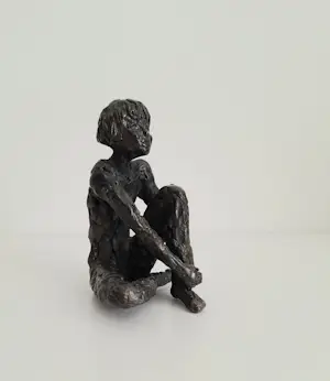 Astrid Veldhuyzen-Koppen - Zittend meisje kopen? Bied vanaf 99!