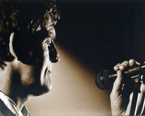 Niet of onleesbaar gesigneerd - Foto Huub van der Lubbe, zanger van De Dijk - ingelijst kopen? Bied vanaf 1!