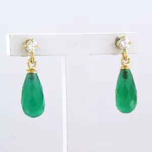 18k geel gouden oorhangers bezet met groene onyx en biljant geslepen diamant kopen? Bied vanaf 210!