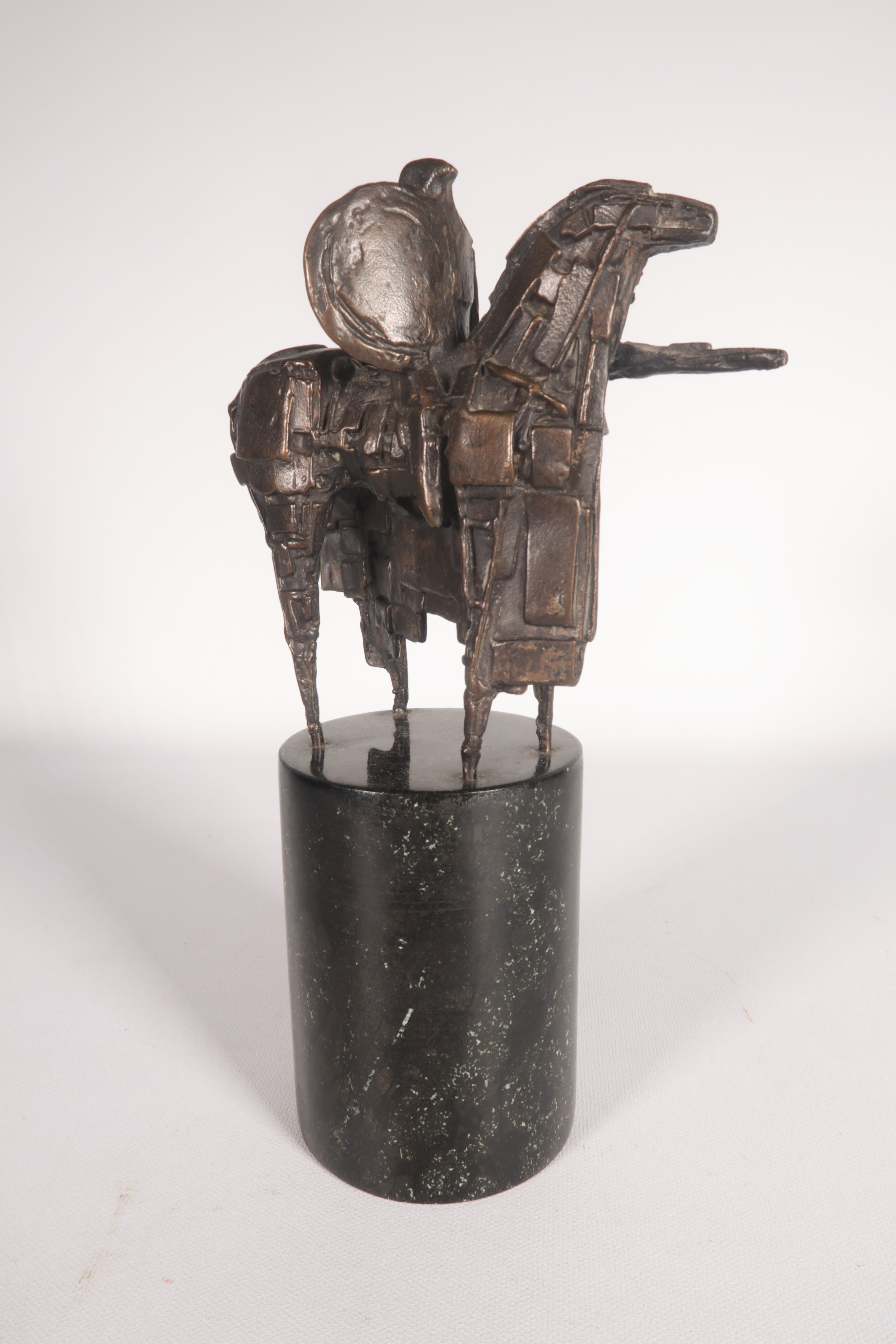 Eric Claus - Bronzen beeld op marmeren sokkel, De toernooiridder kopen? Bied vanaf 520!