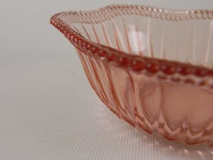 Niet of onleesbaar gesigneerd - 5 Art Deco rode glazen dessertschaaltjes kopen? Bied vanaf 1!