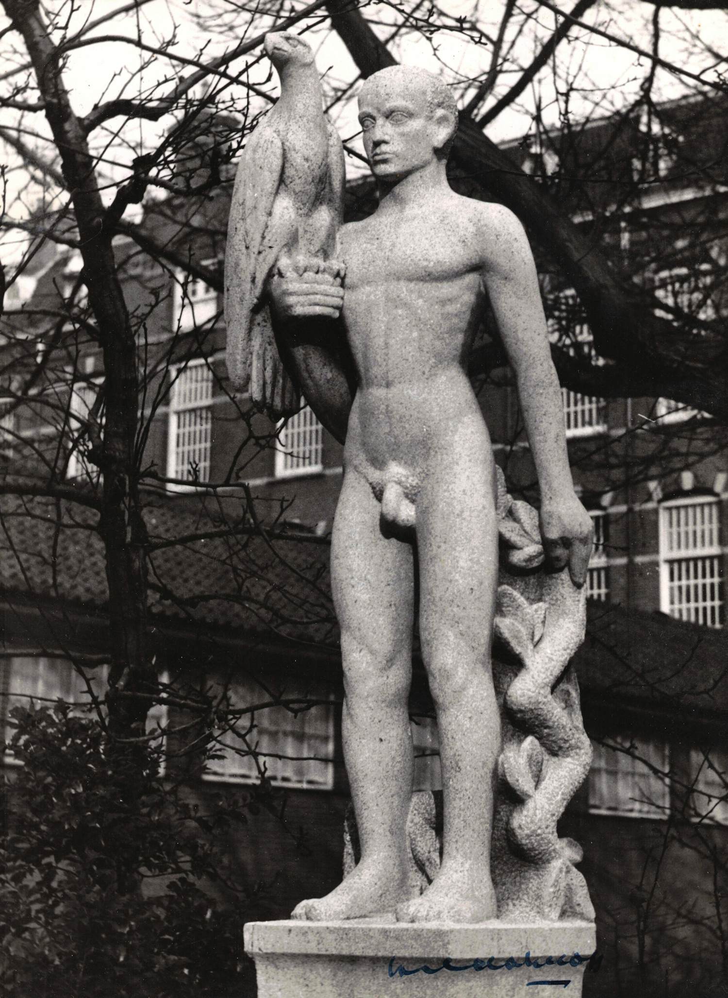 Hildo Krop - De waakzaamheid in eigen hand gehouden, vintage gelatinezilverdruk kopen? Bied vanaf 85!