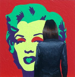 Gerard Boersma - Marilyn Purple (Vrouw kijkend naar portret Marilyn Monroe van Andy Warhol) kopen? Bied vanaf 75!