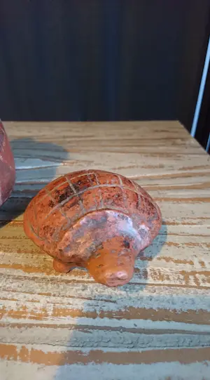 Niet of onleesbaar gesigneerd - ¨Precolumbiaans¨ aardewerk schildpad en potje kopen? Bied vanaf 1!