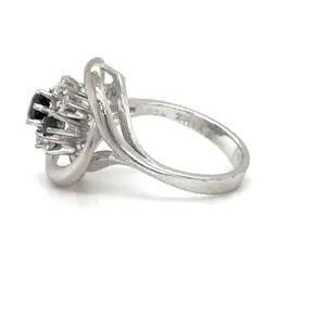 Hochwertiger Vintagering in 14 Karat Weißgold mit feinen Saphiren und Brillanten kopen? Bied vanaf 499!