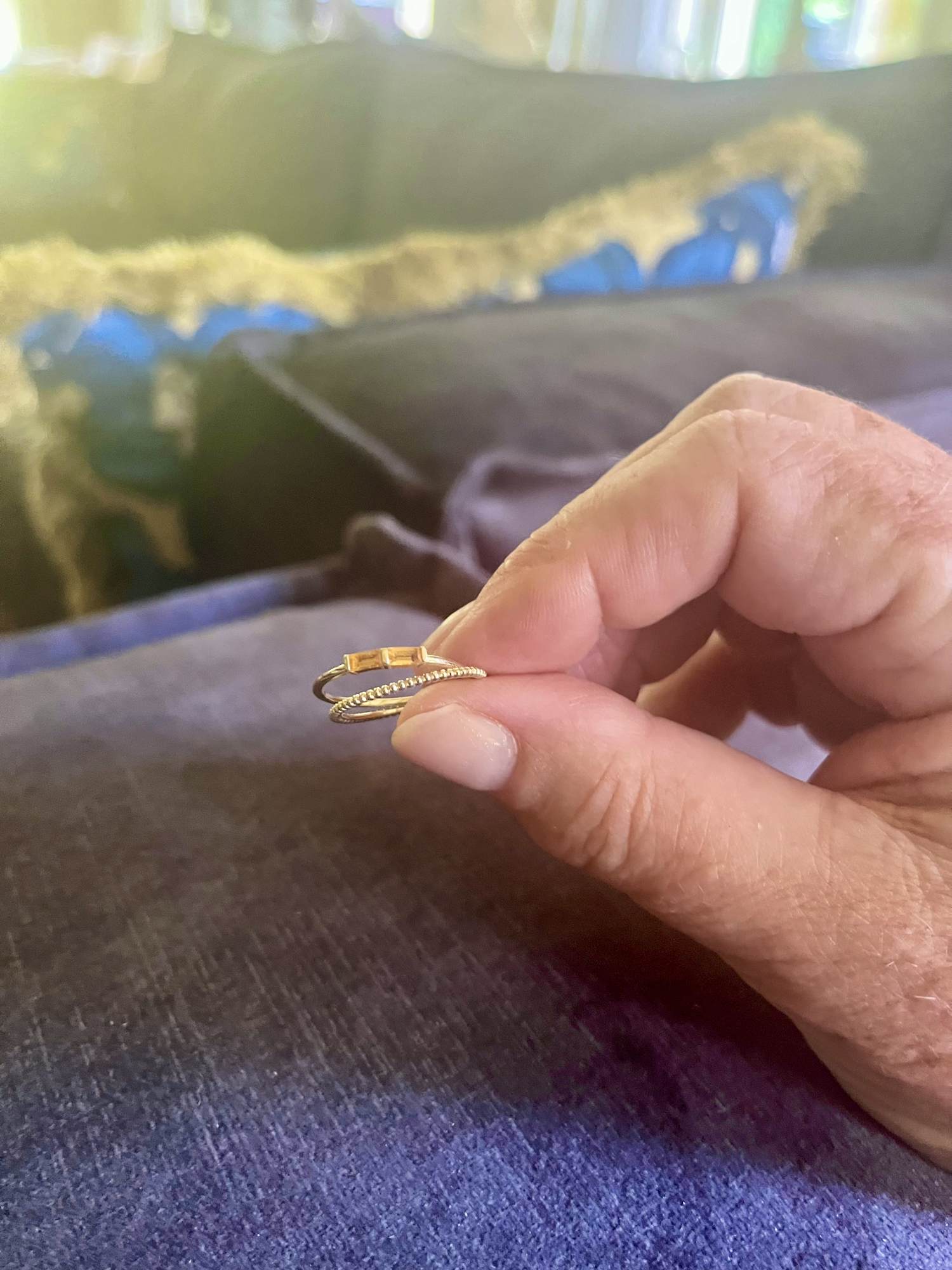 Twee gouden aanschuifringen verkocht voor € 225!