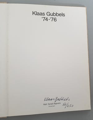 Klaas Gubbels - nieuwe houten lijst mét museumglas met gesigneerd boek kopen? Bied vanaf 295!