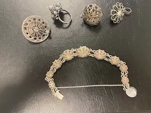 Lot Zilveren Zeeuwse Sieraden kopen? Bied vanaf 40!