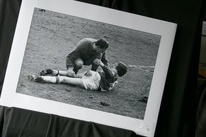 Pim Westerweel - 'Piëta' - Johan Cruyff en Eddy Pieters Graafland 1969 Ajax-Fyenoord kopen? Bied vanaf 109!