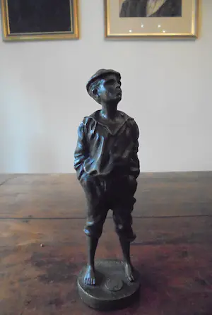 Victor Szczeblewski - Prachtig bronzen beeld van een blootsvoets fluitend jongetje. kopen? Bied vanaf 99!