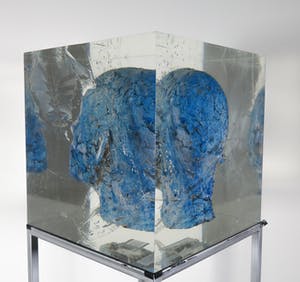 Toon Tullemans - Keramieken hoofd in hars, Der blaue Kopf (Groot en zwaar) kopen? Bied vanaf 350!