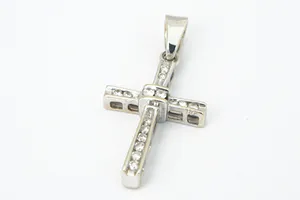 Fijn Wit-gouden 14 karaats Kruis/Crucifix hanger - met diamant - 0.20ct kopen? Bied vanaf 130!