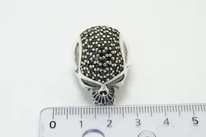 59 - Opvallende massief 1e ghlt zilveren Skull ring - met zwarte zirkonia kopen? Bied vanaf 50!