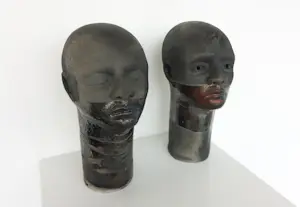 Ida De Roy - Set van twee sculpturen van keramiek, Hoofden kopen? Bied vanaf 200!