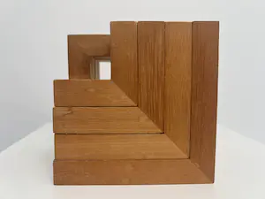 Hil Andringa - Houten sculptuur | 'zonder titel' kopen? Bied vanaf 1!