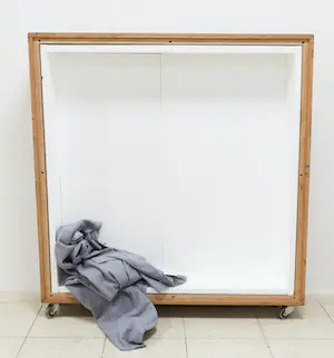 Theo Vankan - Wandscultpuur met geel neonlicht, Zonder titel (Groot) kopen? Bied vanaf 250!
