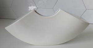 Niet of onleesbaar gesigneerd - Modernistische keramische vaas gemaakt voor De Bijenkorf kopen? Bied vanaf 1!